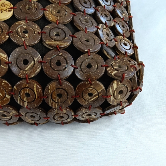 Wooden Womens Hawaiian Handbag. - Picture 6 of 14